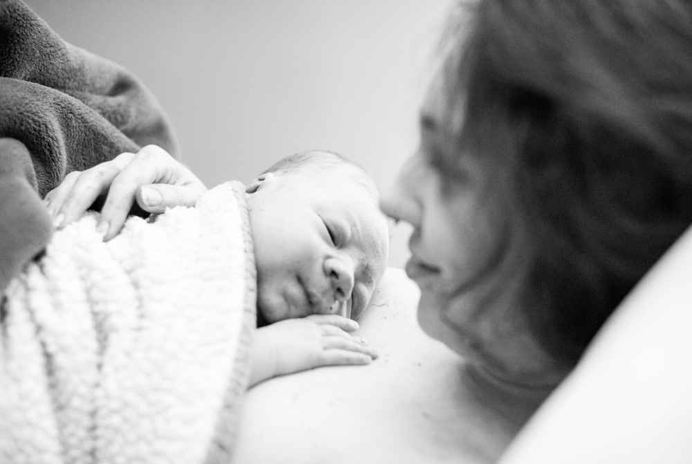 advantages of breastfeeding for new moms